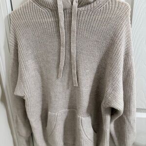 Aritzia 100% wool sweater Sz S